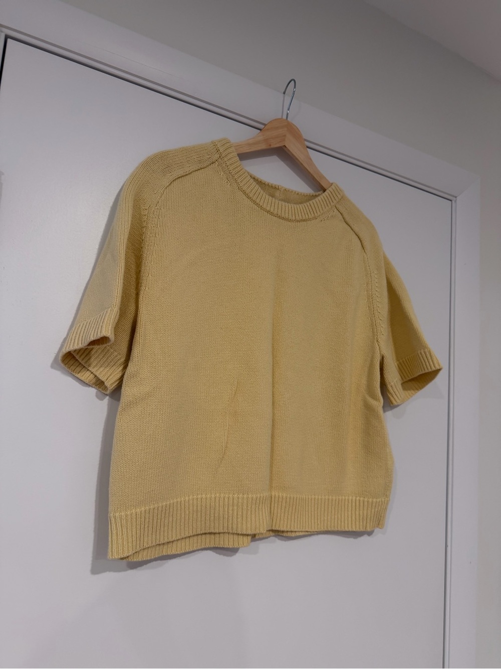 Abercrombie and Fitch • Yellow Knit Sweater - Picture 5 of 7